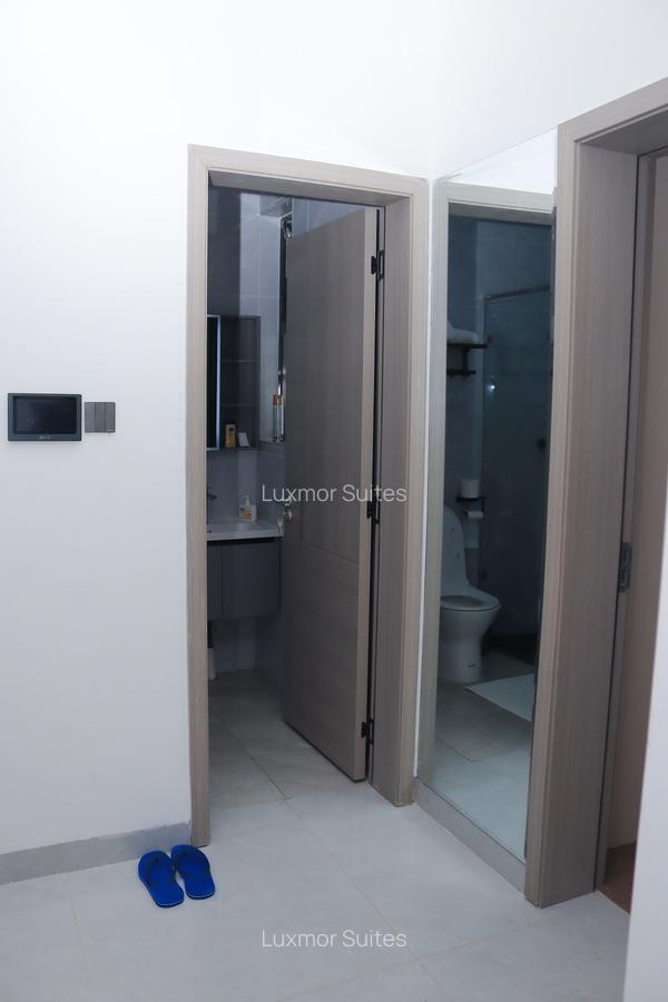 Serviced 2 Bed Apartment with En Suite at Chania Road - 4