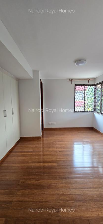5 Bed Townhouse with En Suite at Off Convent Drive - 9
