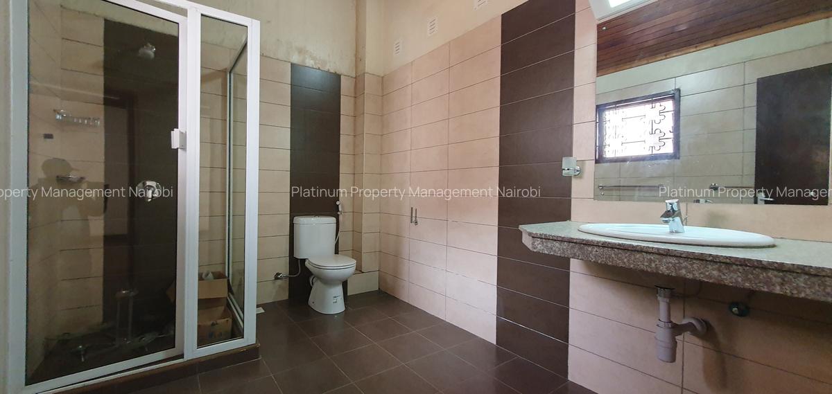 5 Bed House with En Suite at 2Nd Parklands Avenue - 17