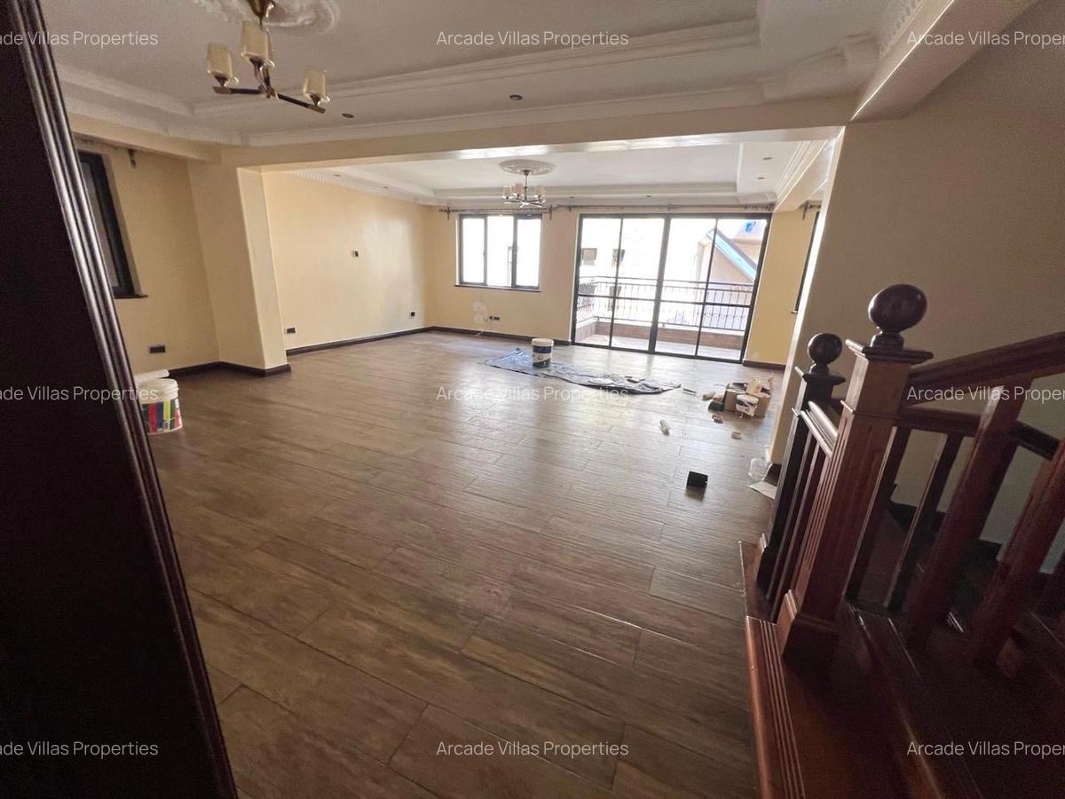 5 Bed Townhouse with En Suite in Lavington - 2