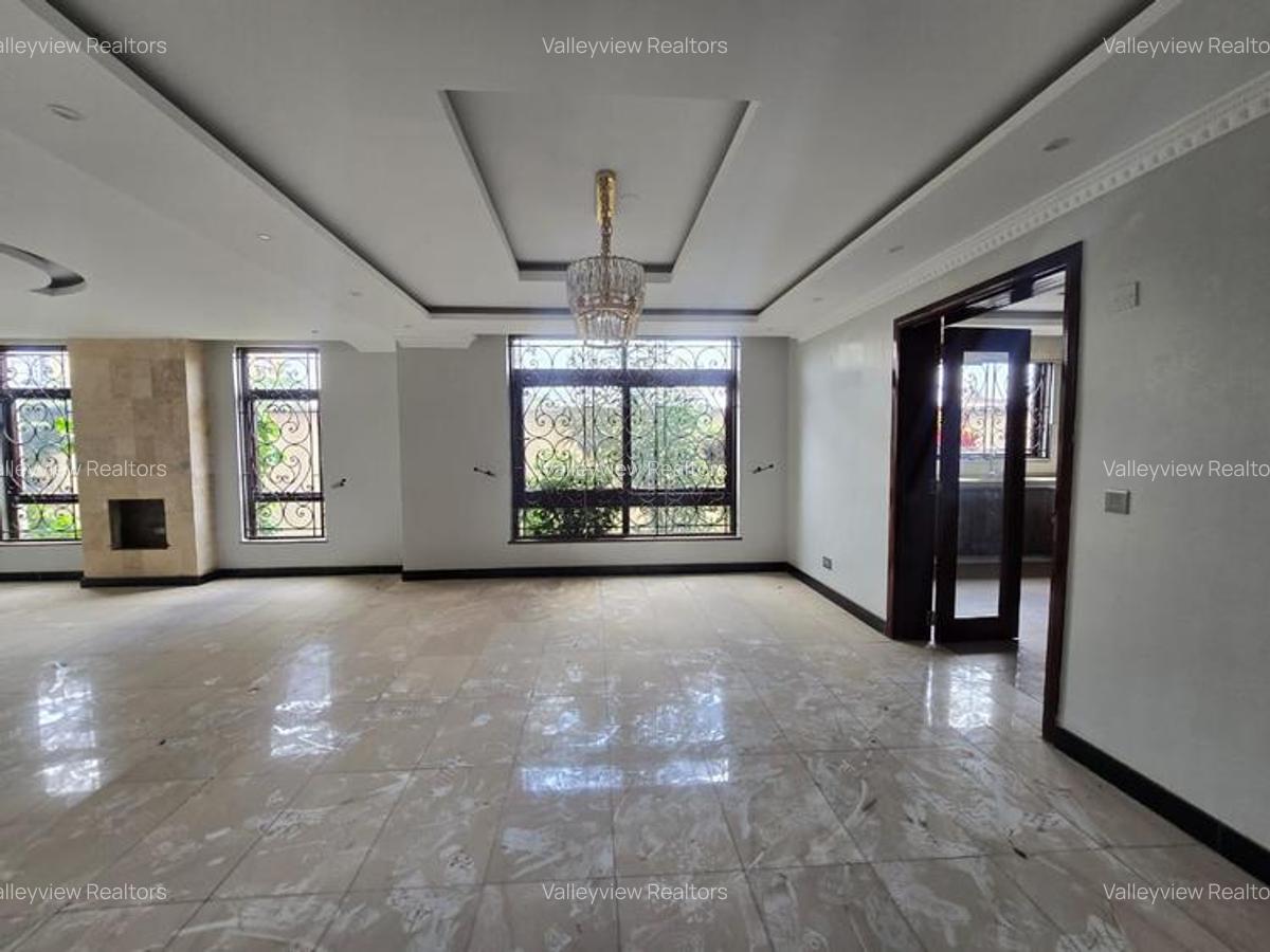 6 Bed Townhouse with En Suite at Lavington - 14