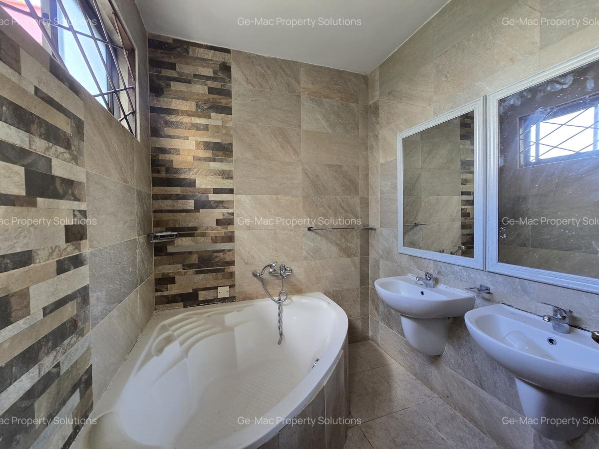 5 Bed House with En Suite in Lavington - 15