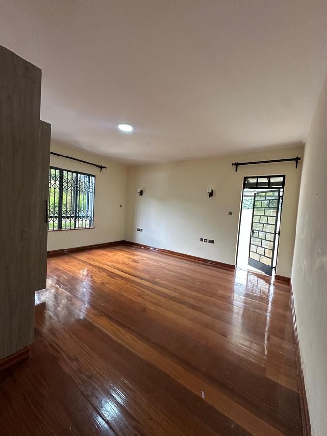 7 Bed Villa with En Suite at Nyari - 5