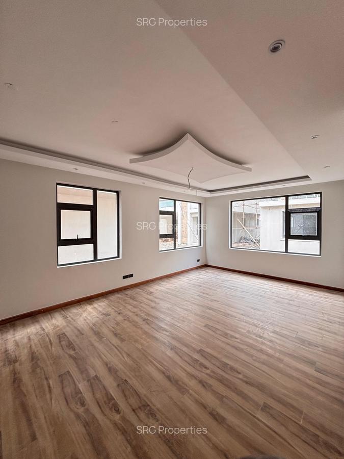 6 Bed Townhouse with En Suite in Lavington - 1