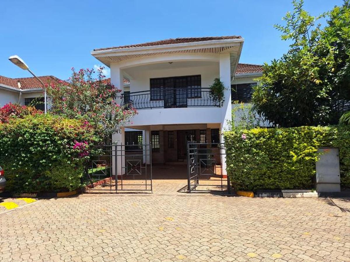 4 bed townhouse with en suite in westlands area