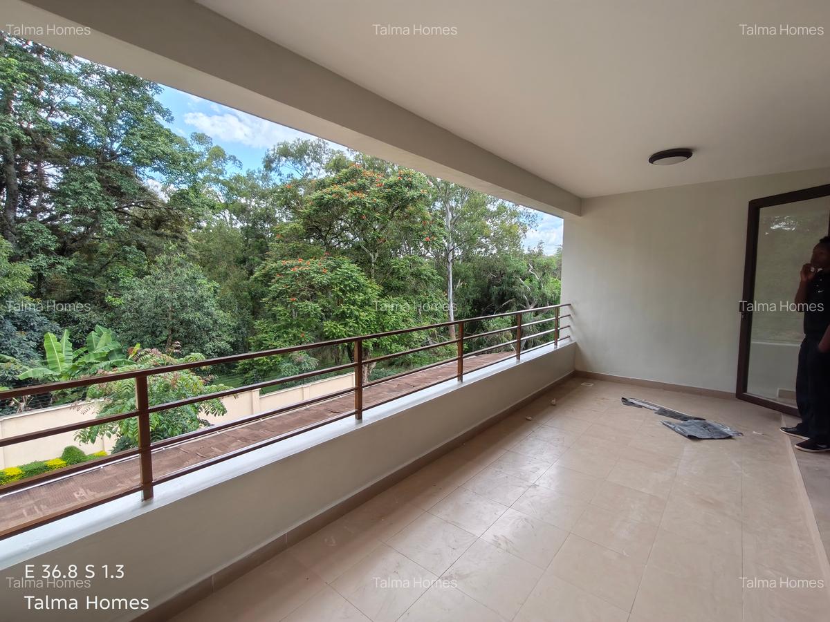 5 Bed Townhouse with En Suite at Lavington - 4