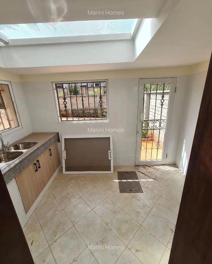 5 Bed Townhouse with En Suite in Spring Valley - 6