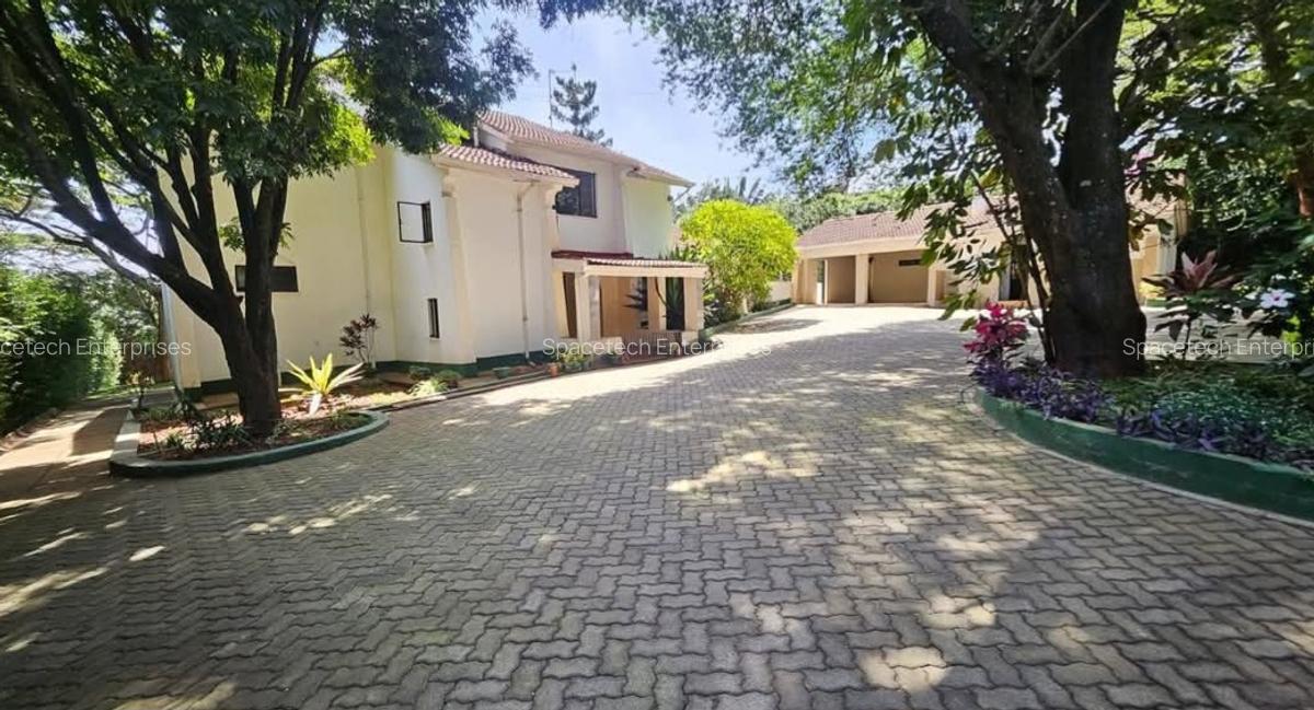 4 Bed House with En Suite in Runda - 2