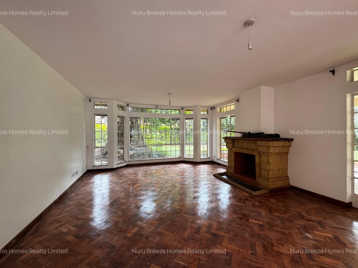 5 Bed Townhouse with En Suite in Rosslyn - 2