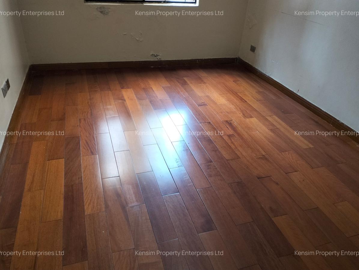 5 Bed Townhouse with En Suite in Lavington - 13