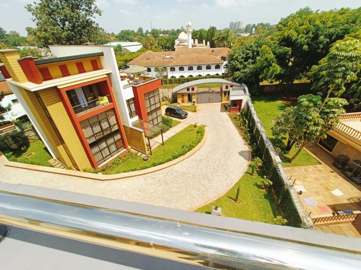 5 Bed House with En Suite in Lavington - 20