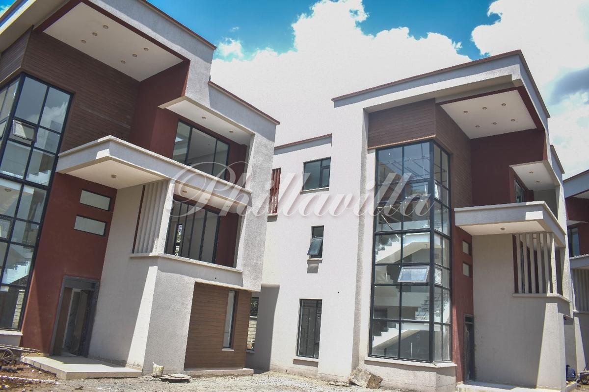 5 Bed Townhouse with En Suite in Lavington - 3