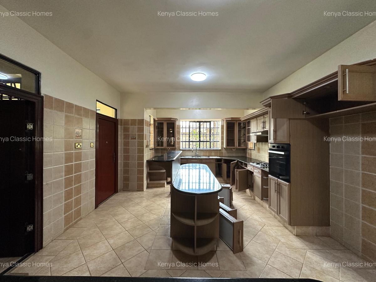 5 Bed Villa with En Suite at Lavington - 6