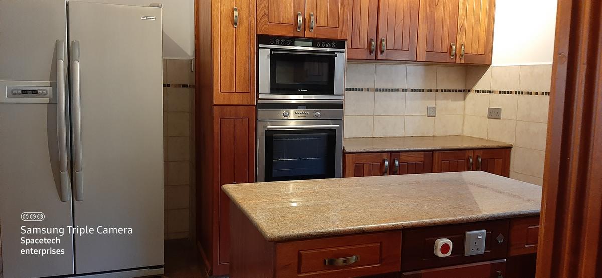 4 Bed Townhouse with En Suite in Spring Valley - 7