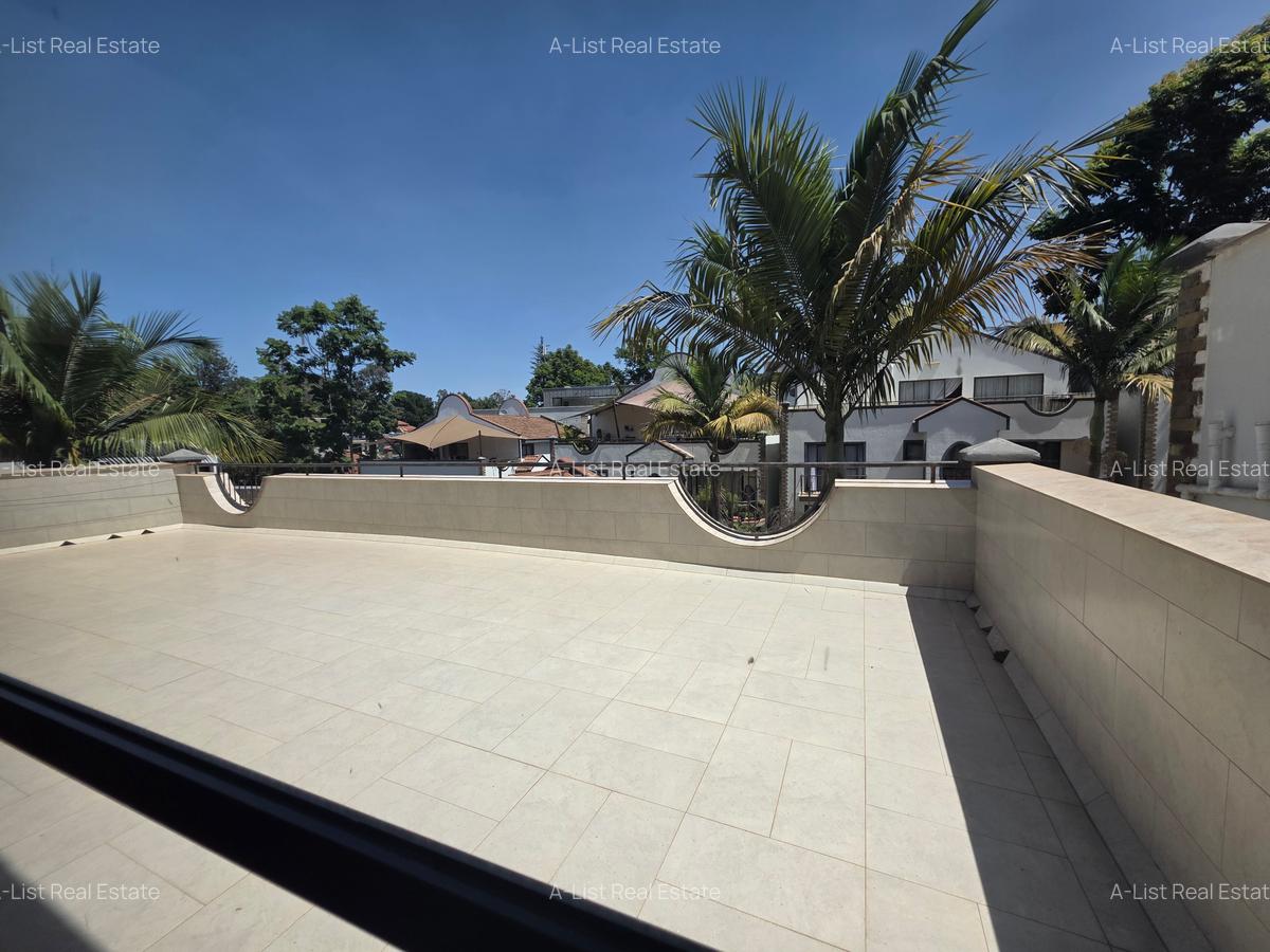 4 Bed House with En Suite at Grevillea Grove - 14