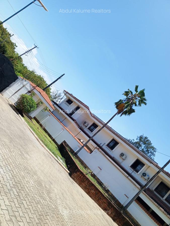 5 Bed House with En Suite at Nyali - 11