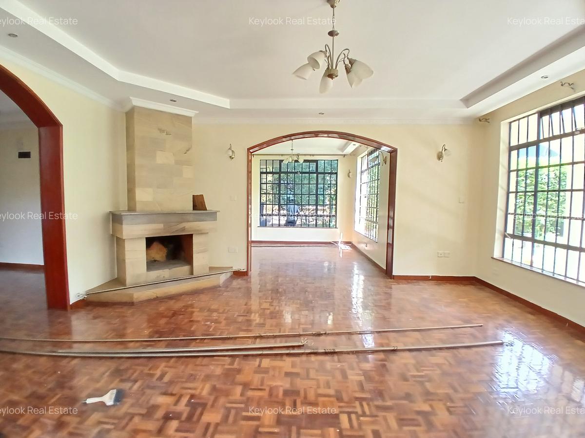 4 Bed Townhouse with En Suite at Lavington - 5