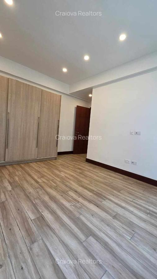 4 Bed Apartment with En Suite at City Drive - 17
