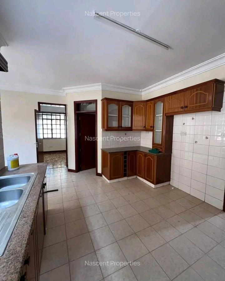 4 Bed Townhouse with En Suite in Lavington - 9