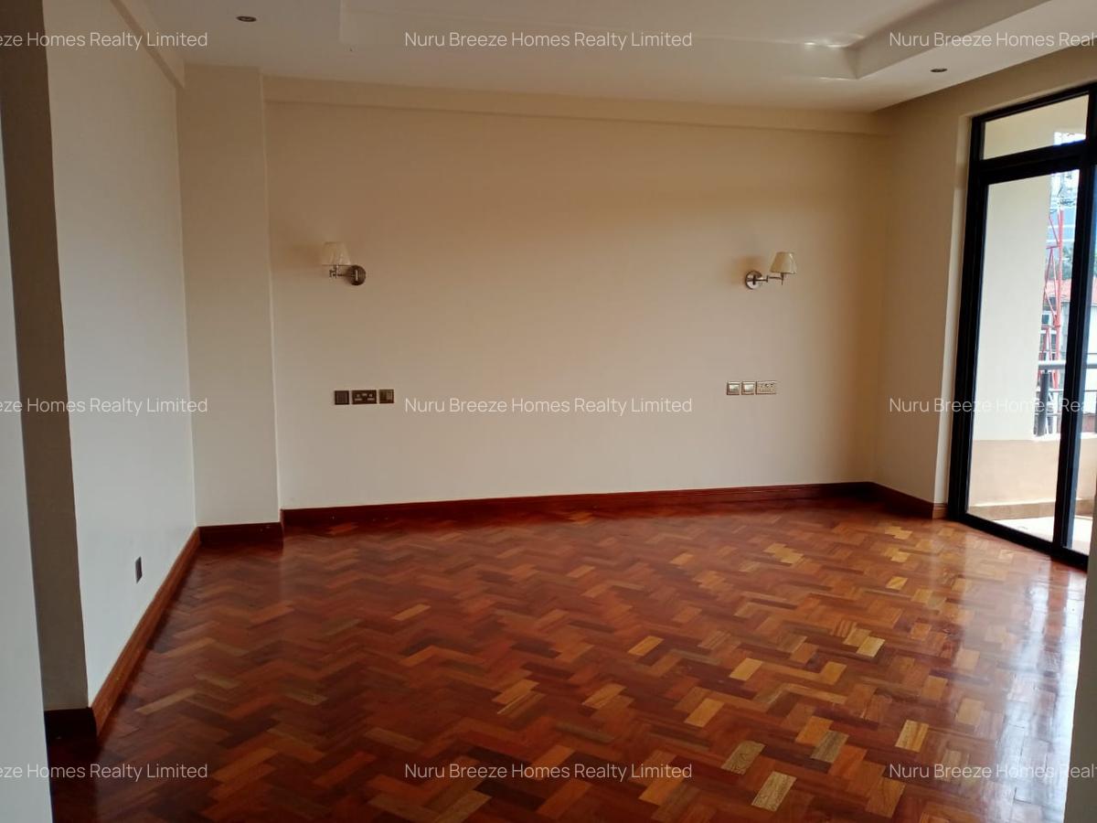 4 Bed Apartment with En Suite in Riverside - 17