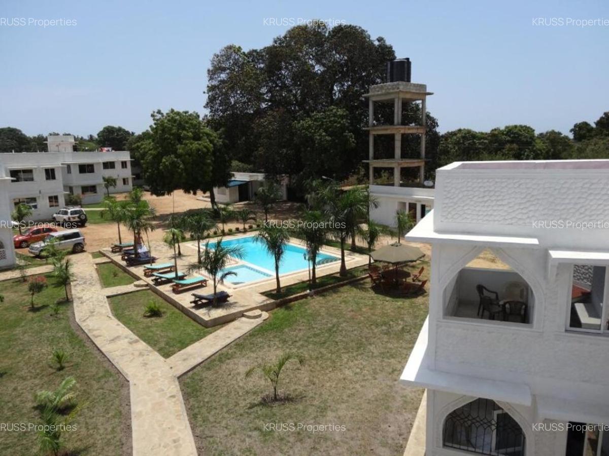 2 Bed Apartment with En Suite at As82 - 6