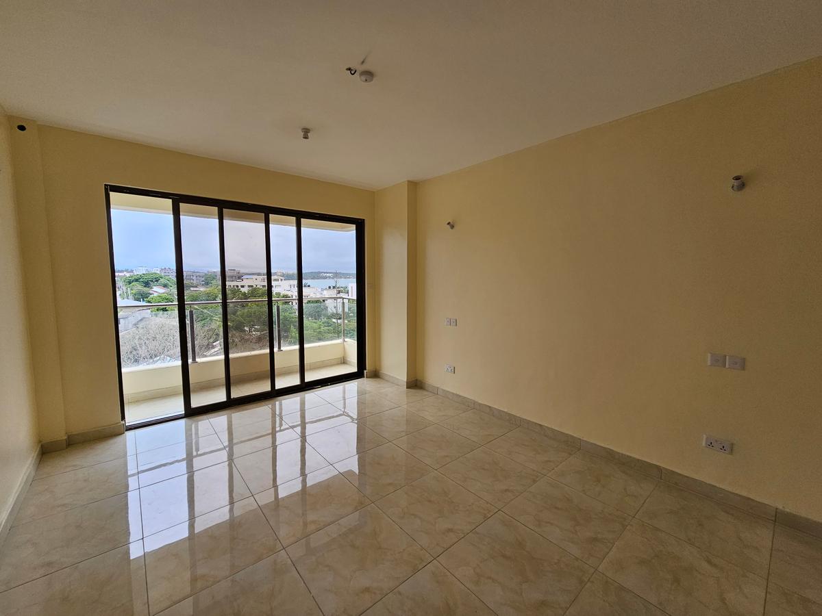 2 Bed Apartment with En Suite in Nyali Area - 17