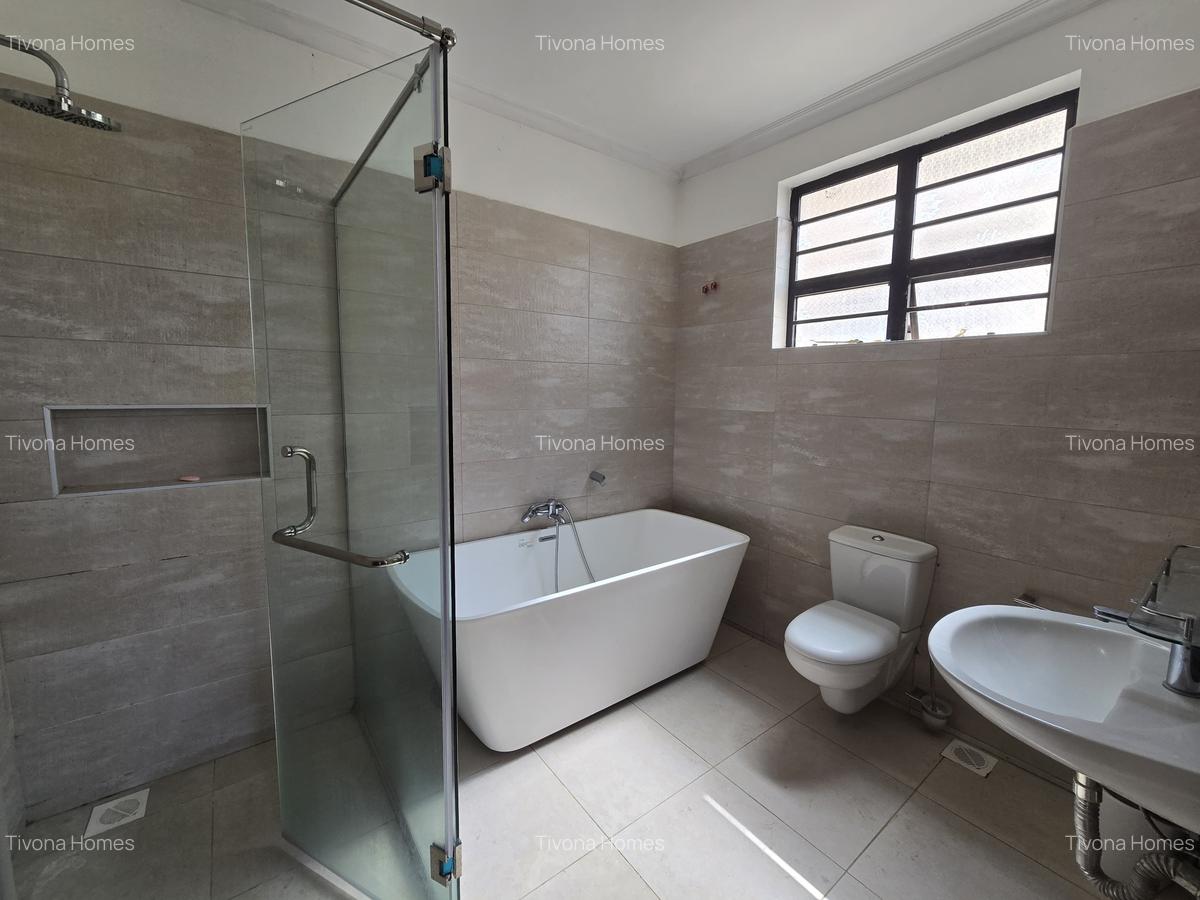 4 Bed House with En Suite in Membley - 6