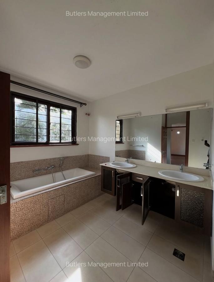 5 Bed Townhouse with En Suite in Lavington - 16