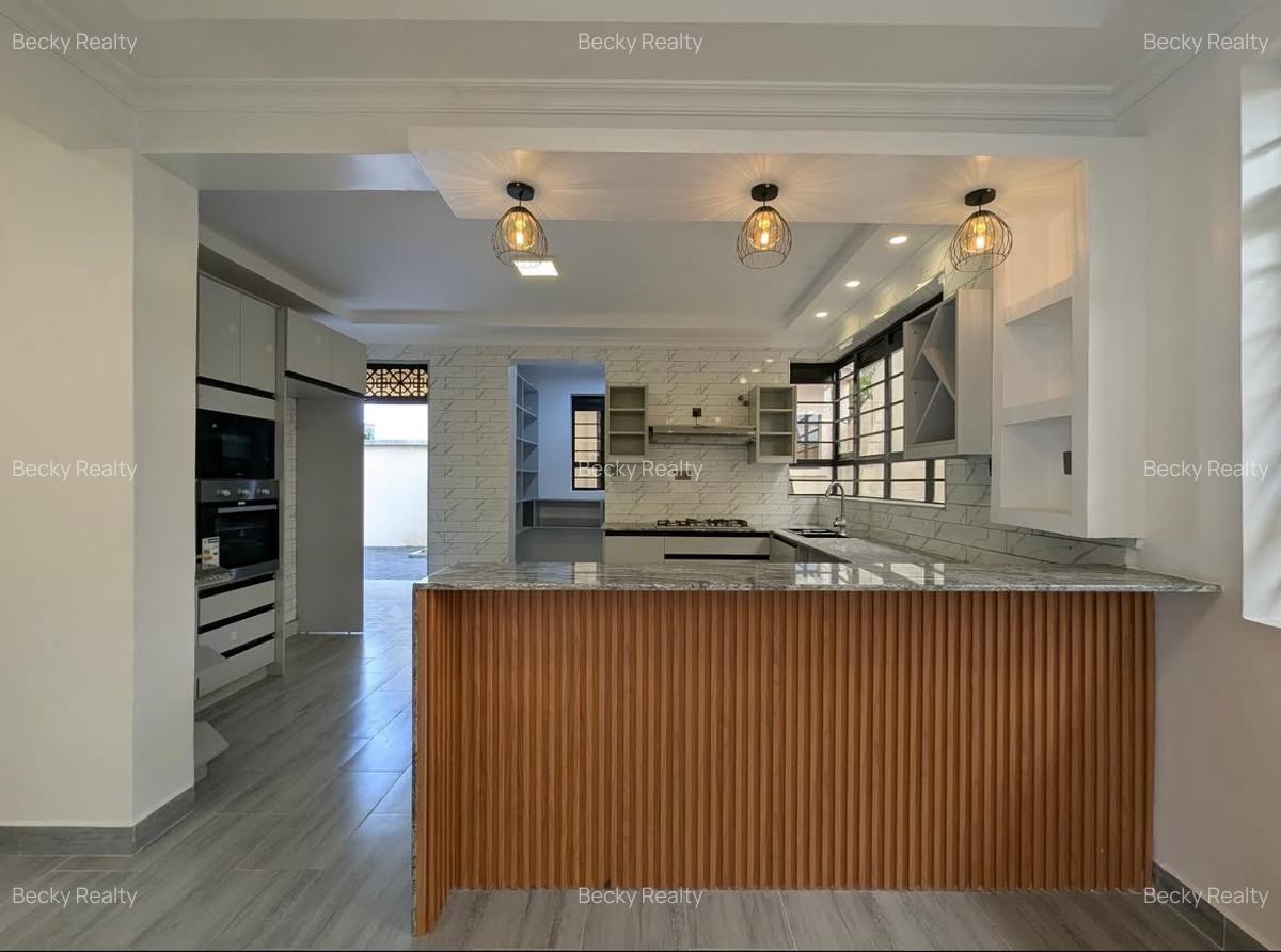 4 Bed House with En Suite at Membley - 6