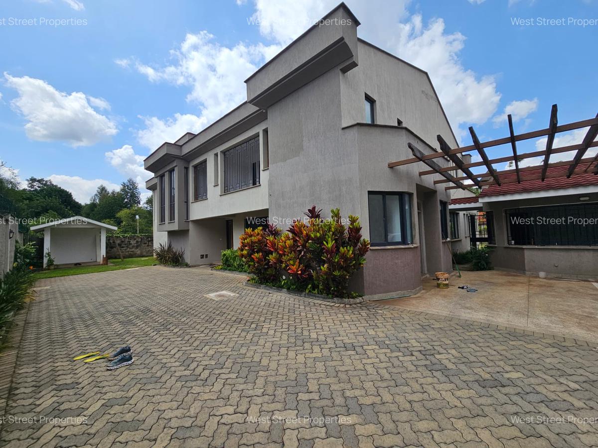 6 Bed Villa with En Suite at Lavington - 2