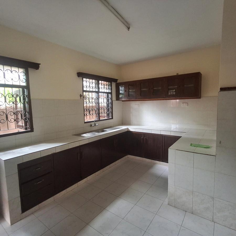 5 Bed House with En Suite at Nyali Mombasa - 18