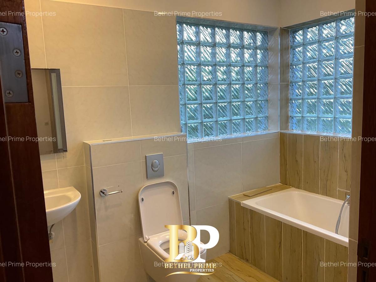 5 Bed Villa with Swimming Pool in Runda - 11