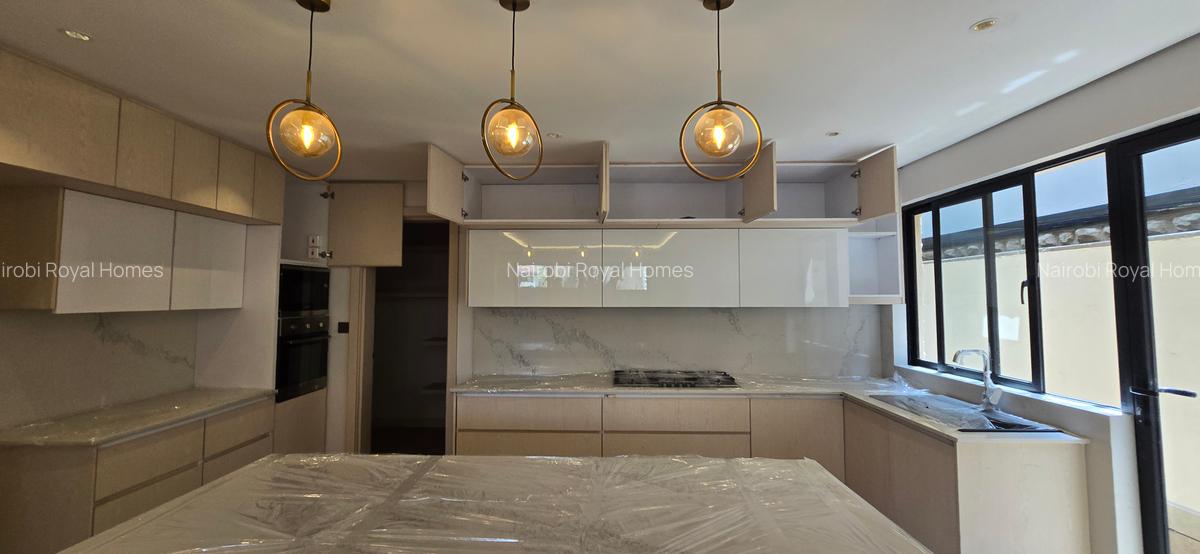 6 Bed Townhouse with En Suite at Lavington Green - 7