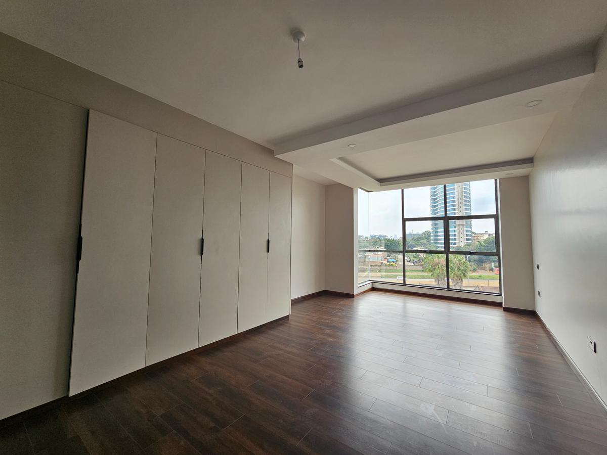 3 Bed Apartment with En Suite in Westlands Area - 17