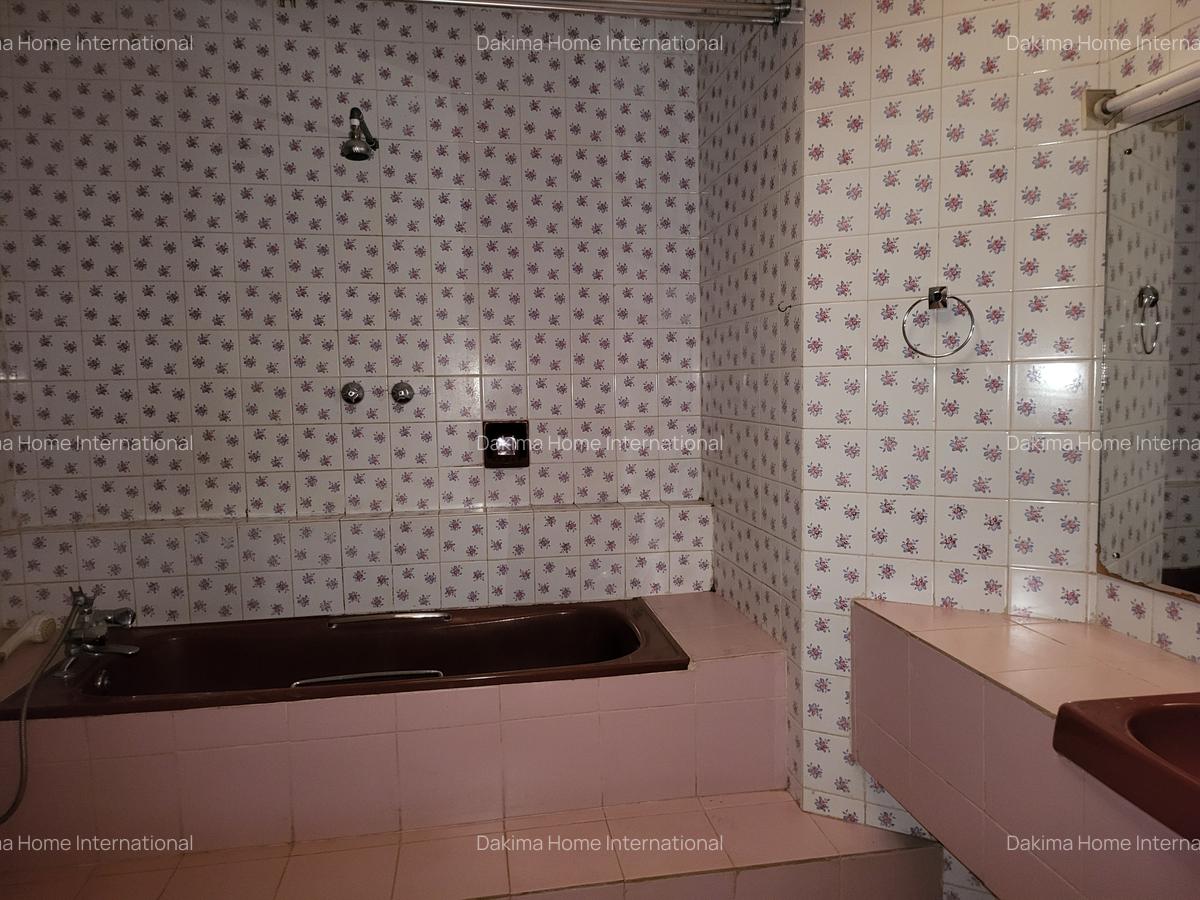 4 Bed Townhouse with En Suite in Rhapta Road - 11