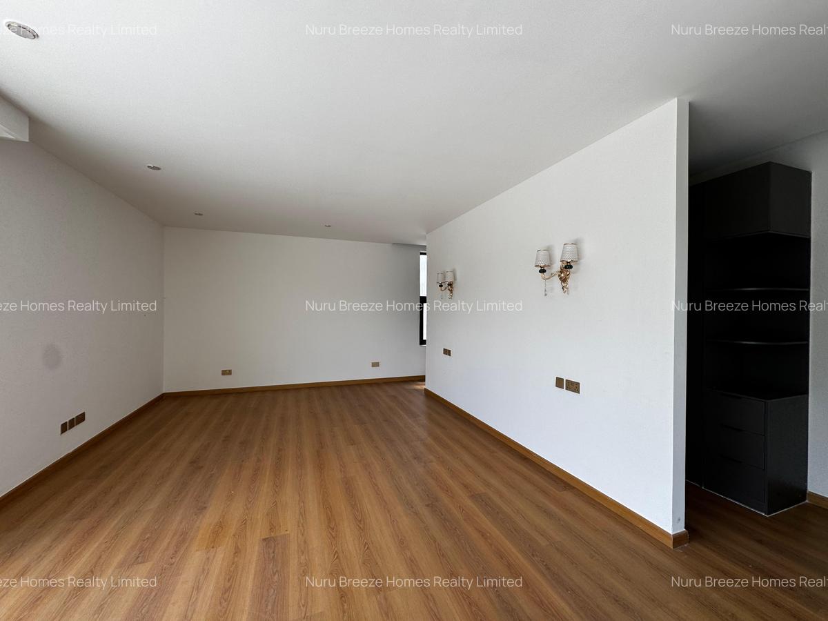 5 Bed Townhouse with En Suite in Lavington - 19