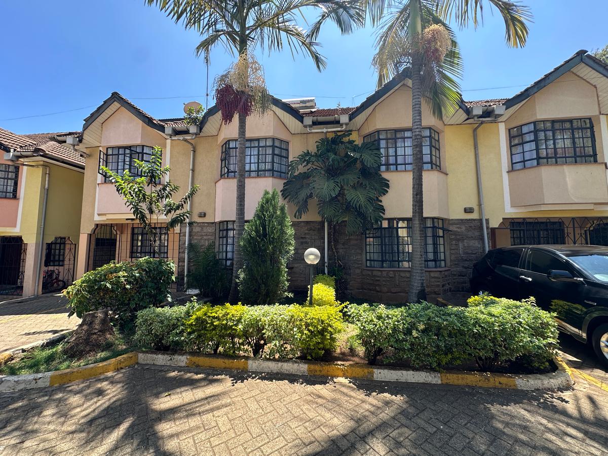 5 bed house with en suite in lavington