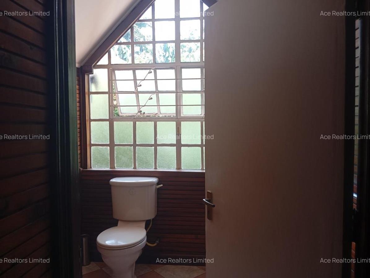 6 Bed House with En Suite at Near Muthaiga Golf Club Nairobi - 11
