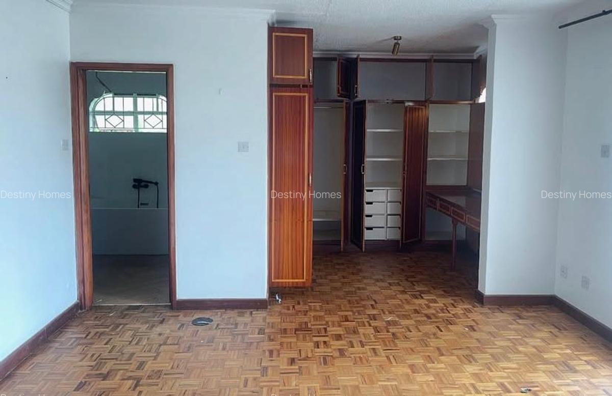 4 Bed Townhouse with En Suite in Lavington - 18