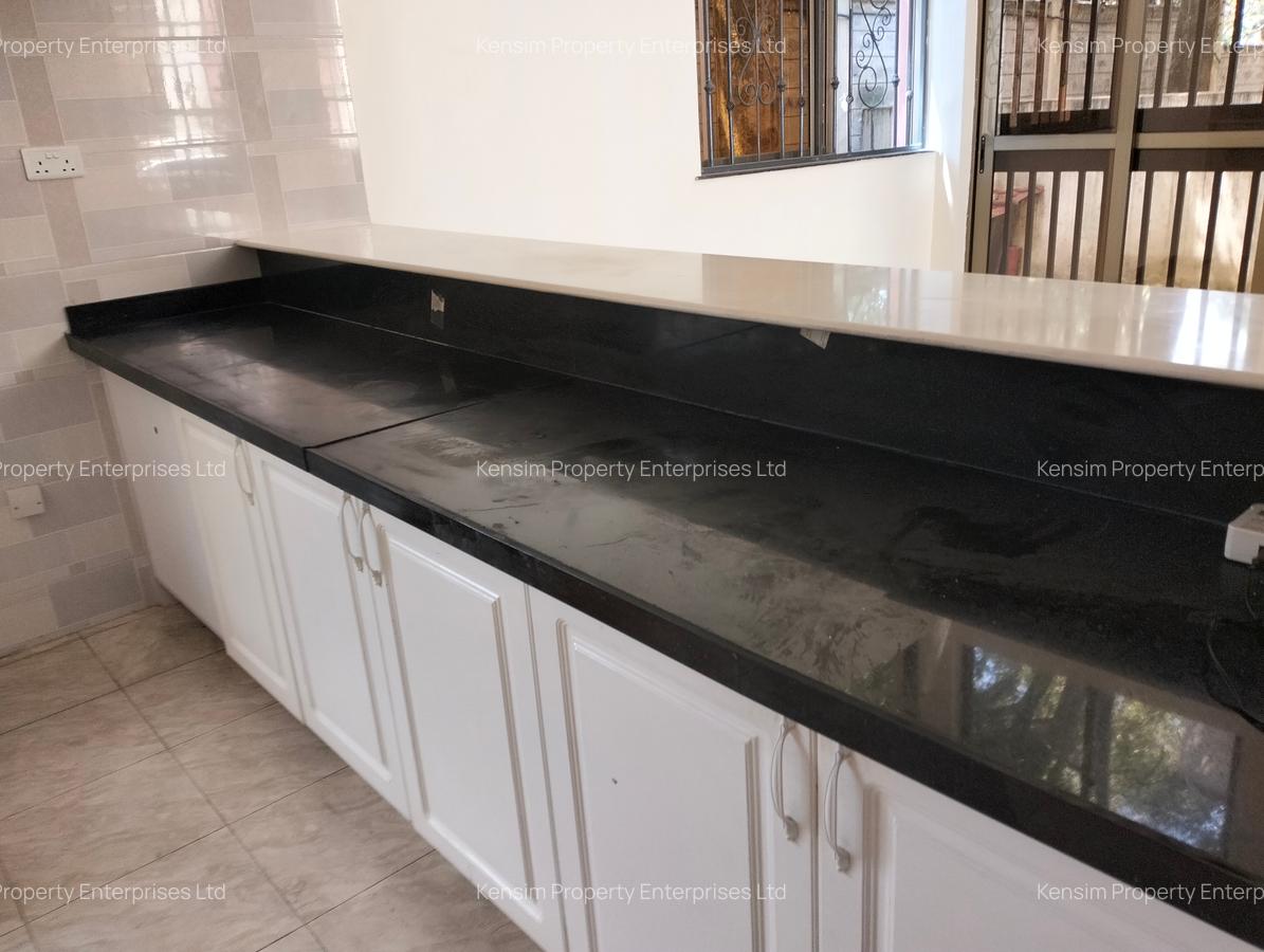 5 Bed Townhouse with En Suite in Lavington - 6