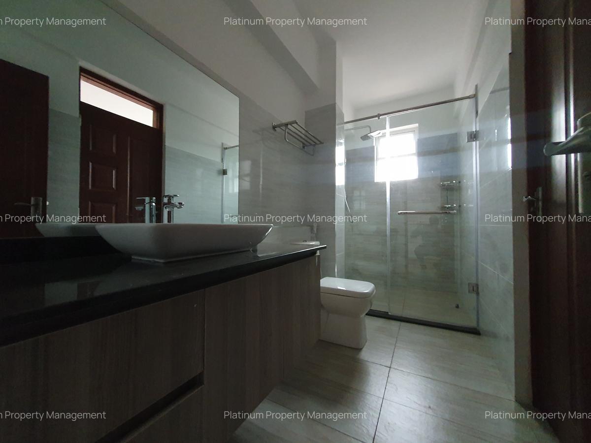 3 Bed Apartment with En Suite in Parklands - 7