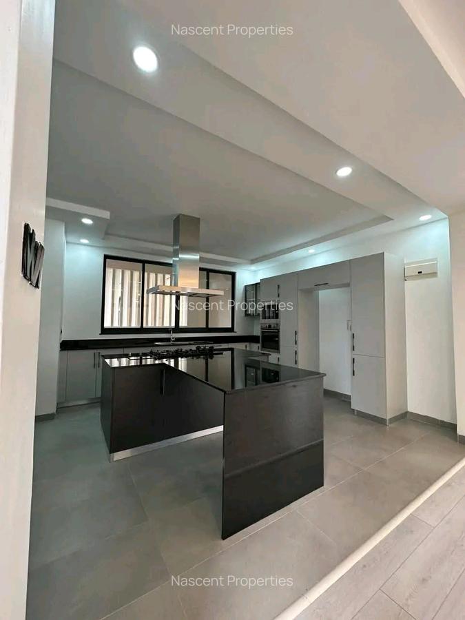 4 Bed Apartment with En Suite in Riverside - 12