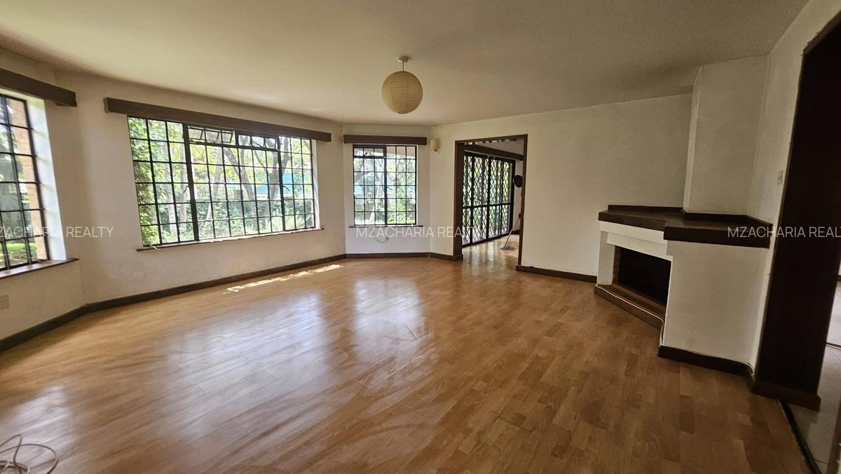 5 Bed House with En Suite in Runda - 2