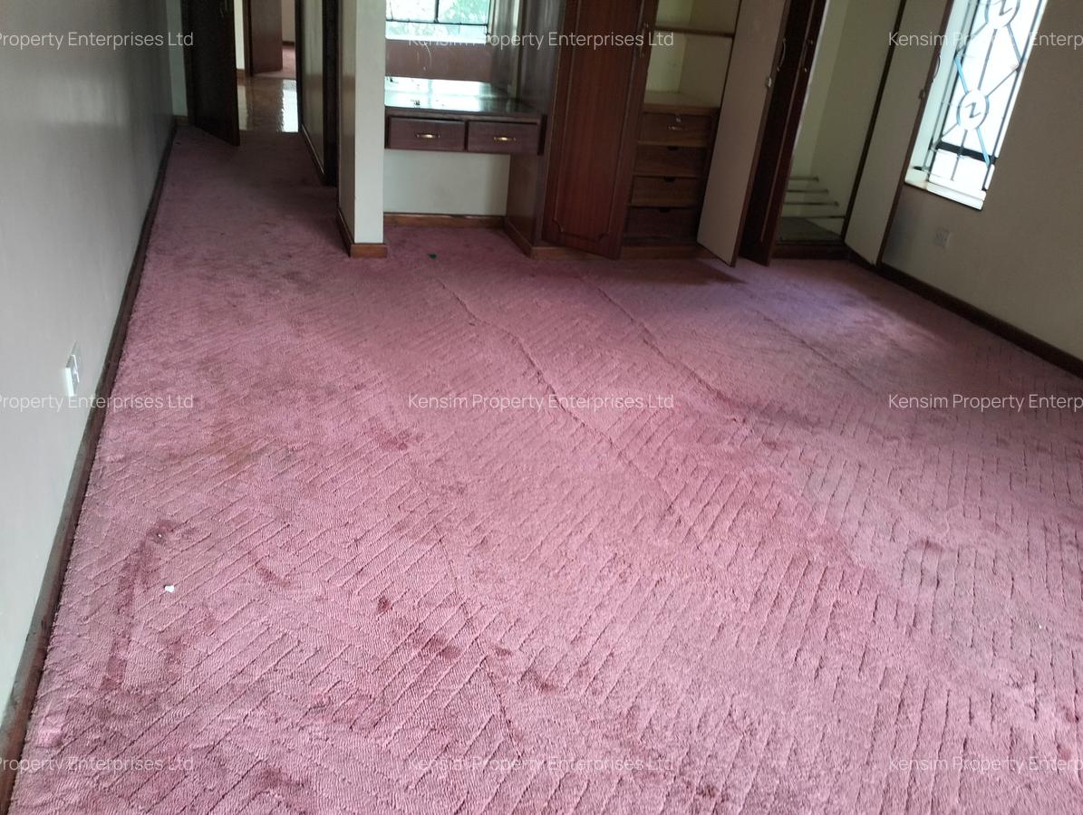 4 Bed Townhouse with En Suite in Lavington - 12