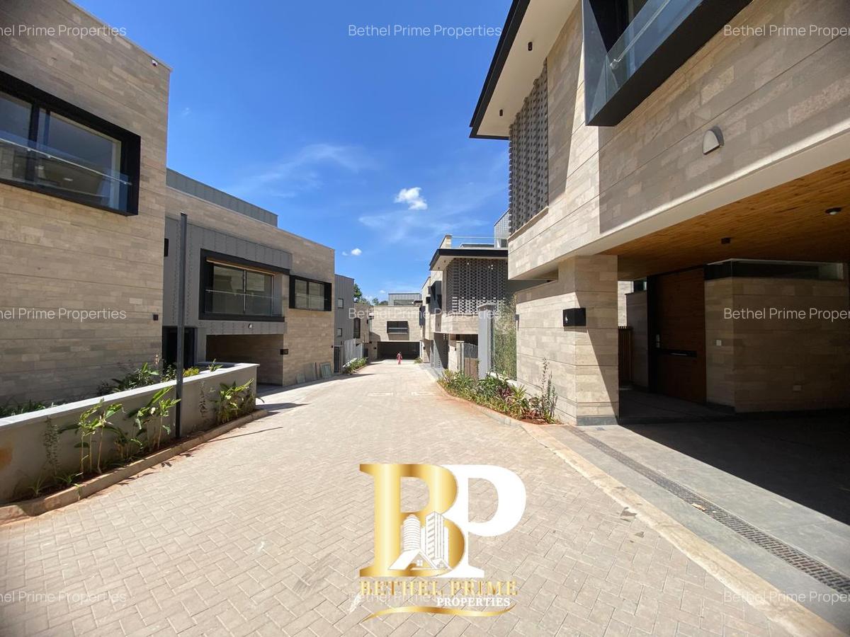 5 Bed Townhouse with En Suite in Brookside - 5