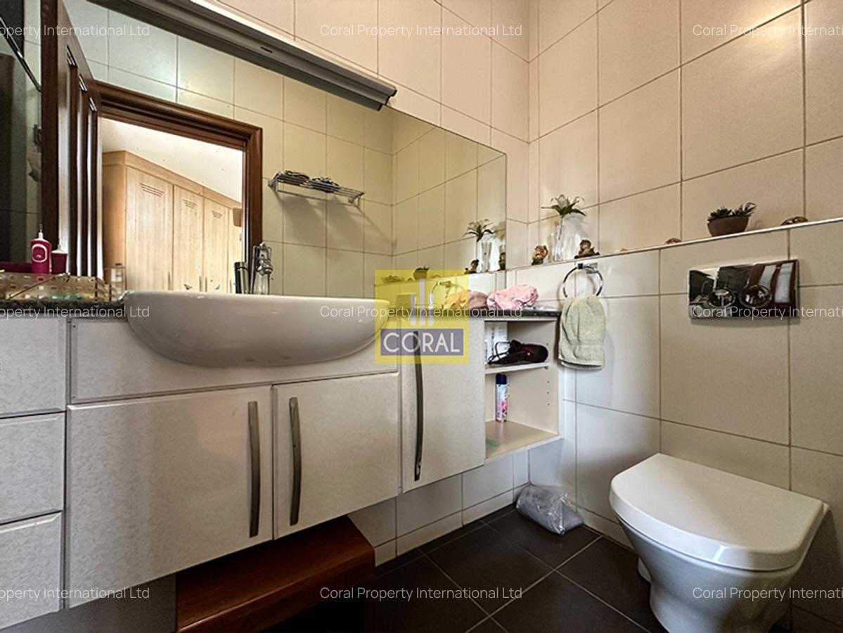 4 Bed Apartment in Parklands - 8