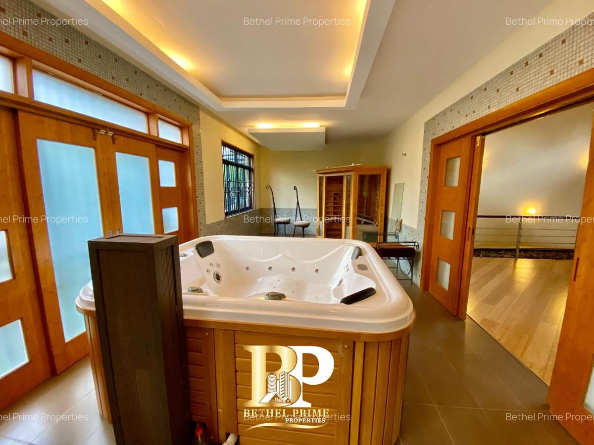 5 Bed Villa with En Suite in Kyuna - 11