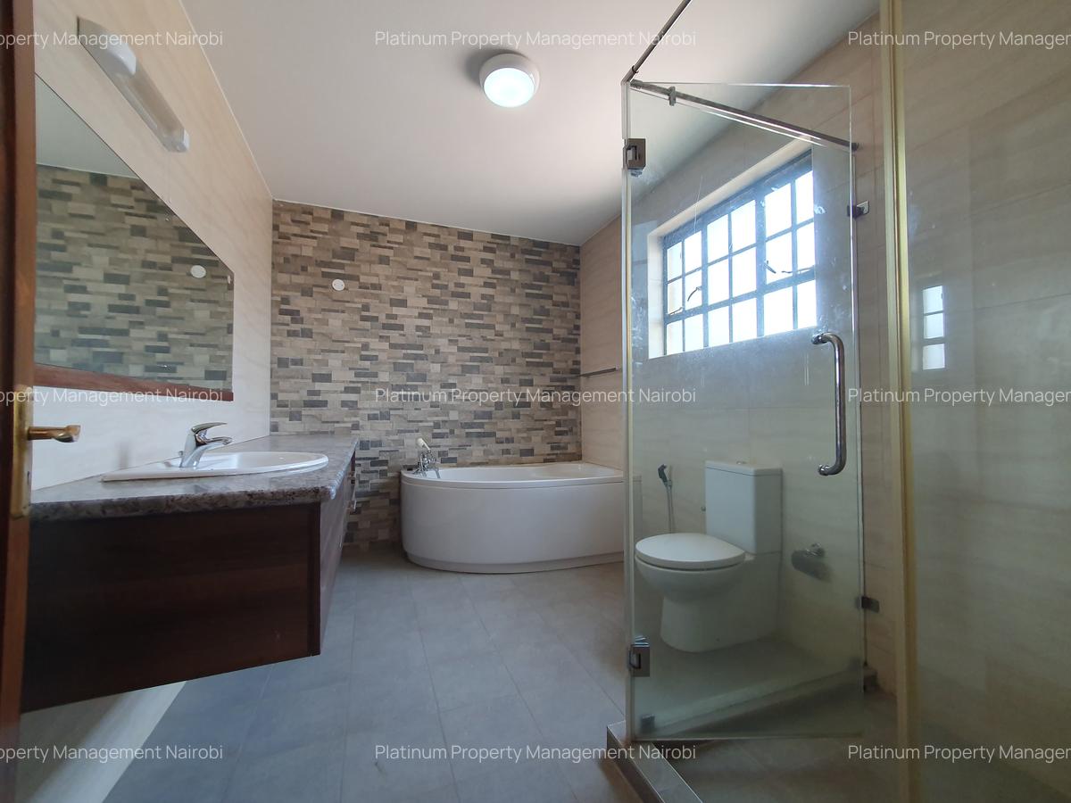 4 Bed Apartment with En Suite in Parklands - 10