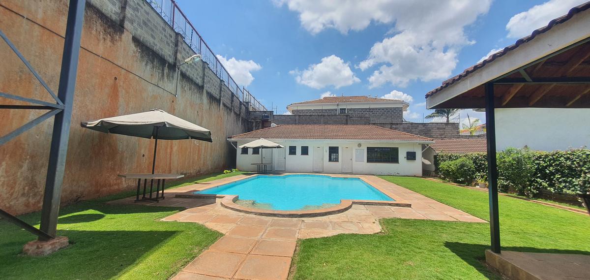 5 Bed Townhouse with En Suite at Westlands - 20