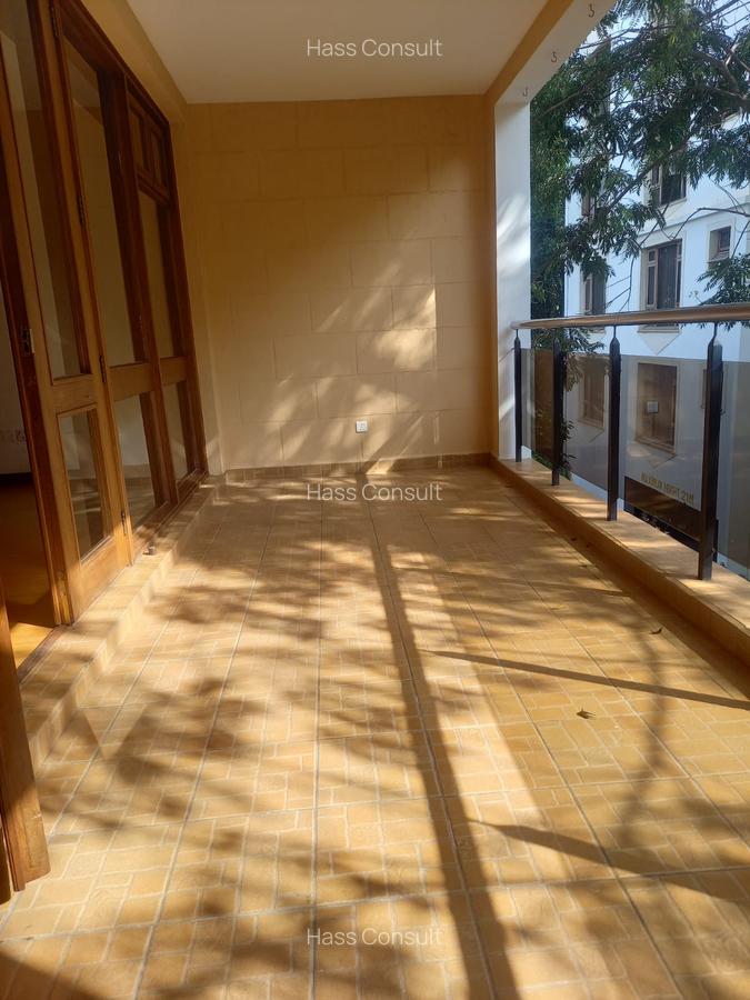 3 Bed Apartment with En Suite at Riverside Drive - 2